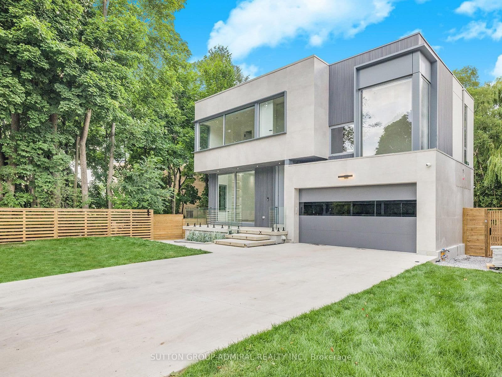 157 Old Forest Hill Road, Toronto C04, ON M5N 2N7