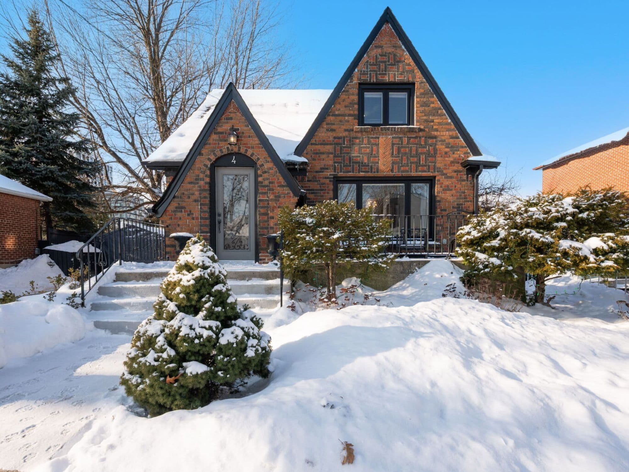4 Parker Avenue, Toronto W07, ON M8Z 4L5
