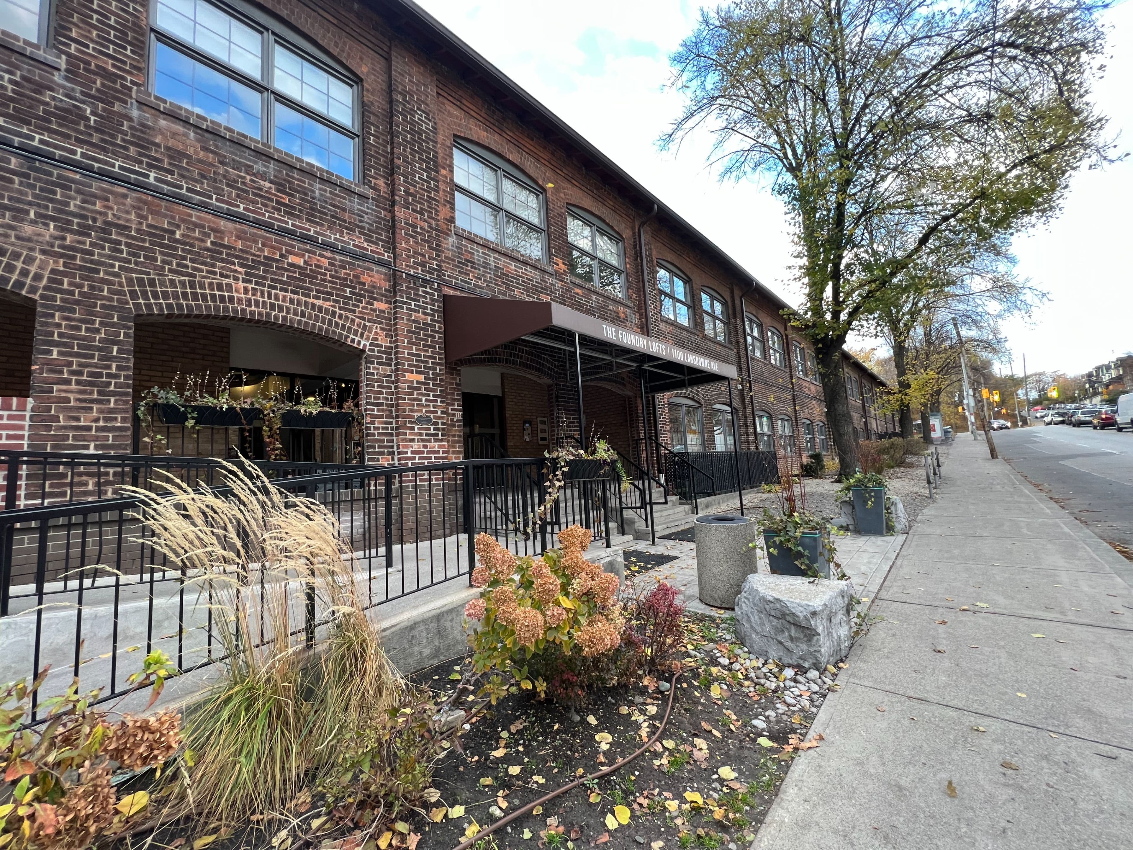 1100 Lansdowne Avenue 204, Toronto W02, ON M6H 4K1