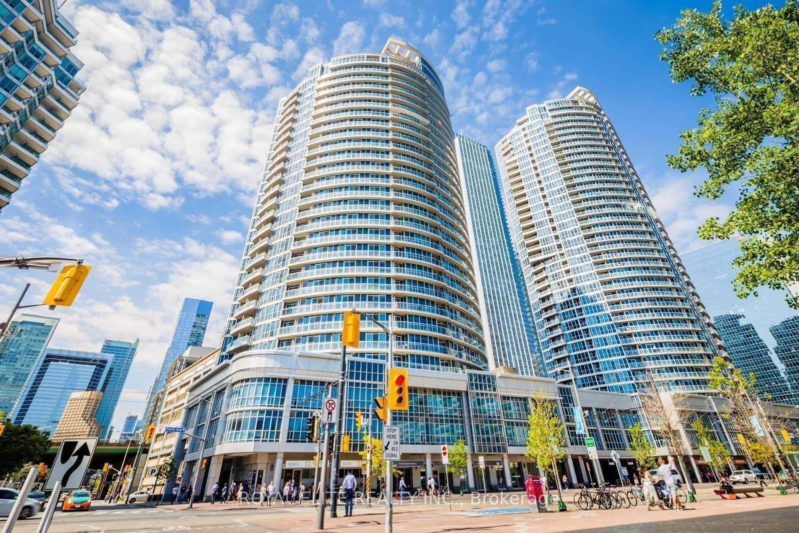 208 Queens Quay W 806, Toronto C01, ON M5J 2Y5