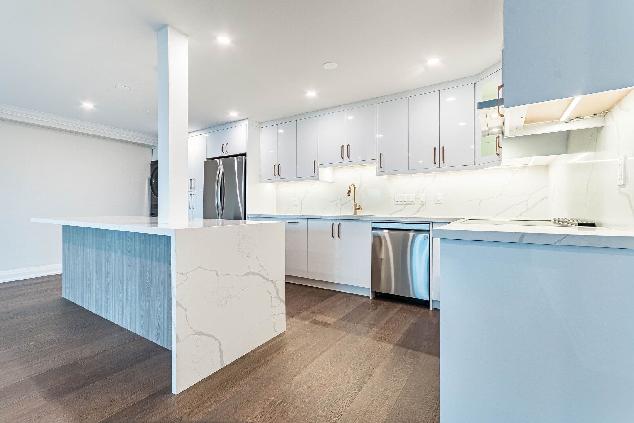 50 Elm Drive E 605, Mississauga, ON L5A 3X2