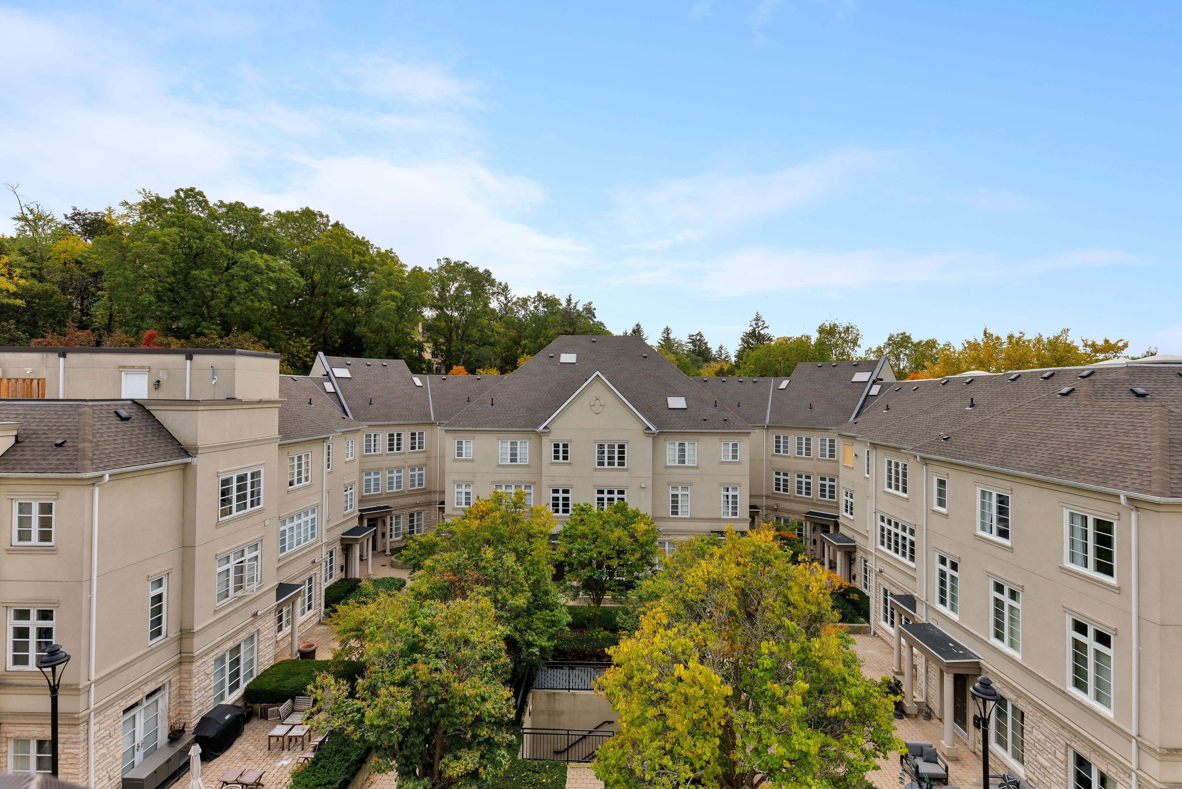 51 York Mills Road 304, Toronto C12, ON M2P 1B6