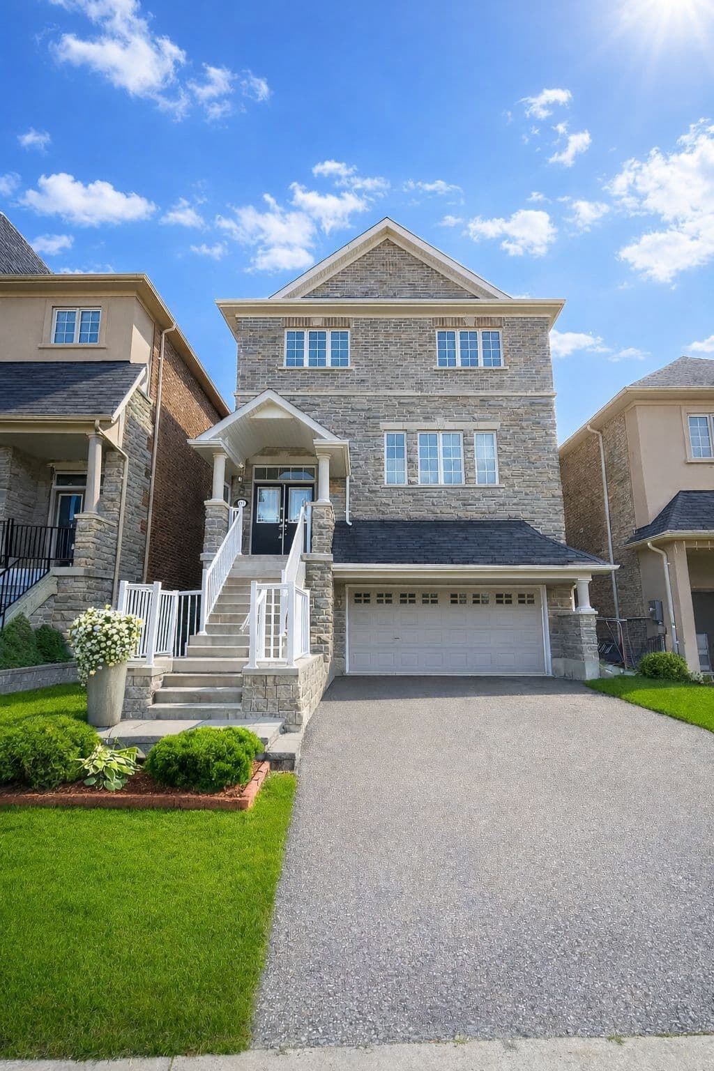 155 Art West Avenue, Newmarket, ON L3X 0C1