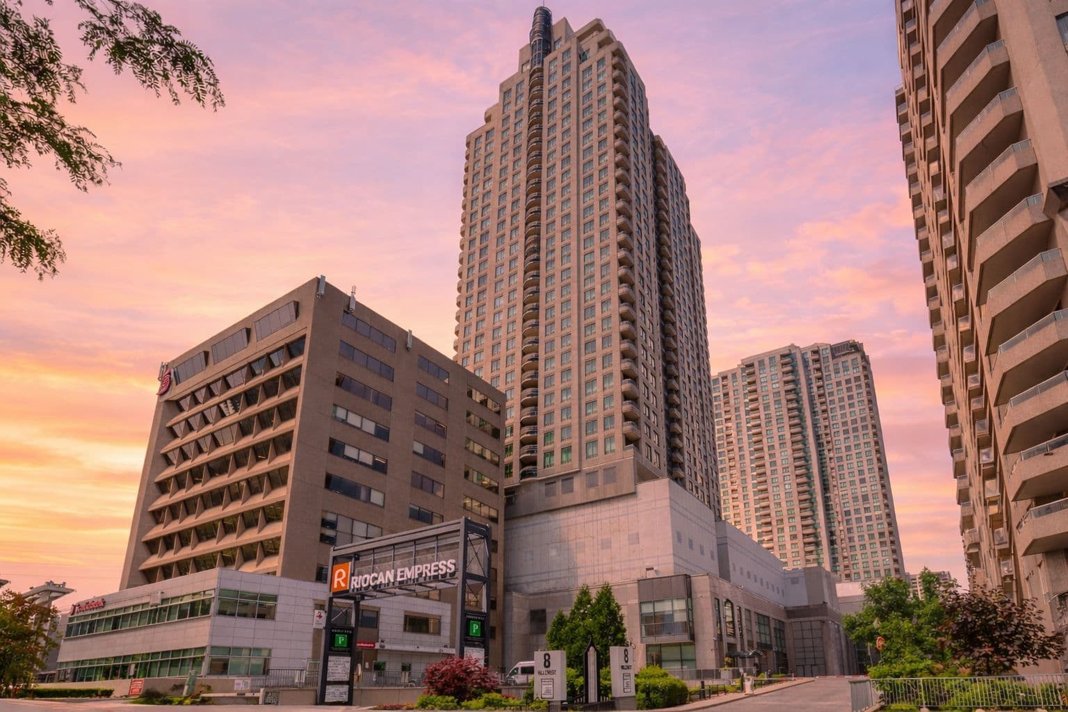 8 Hillcrest Avenue 1509, Toronto C14, ON M2N 6Y6