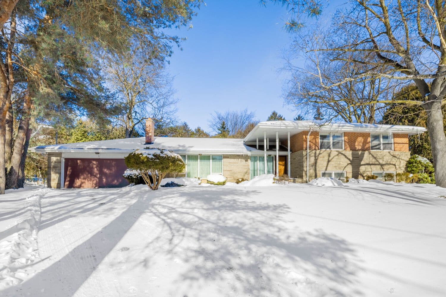 5 Bachelor Place, Toronto C12, ON M2L 1W9