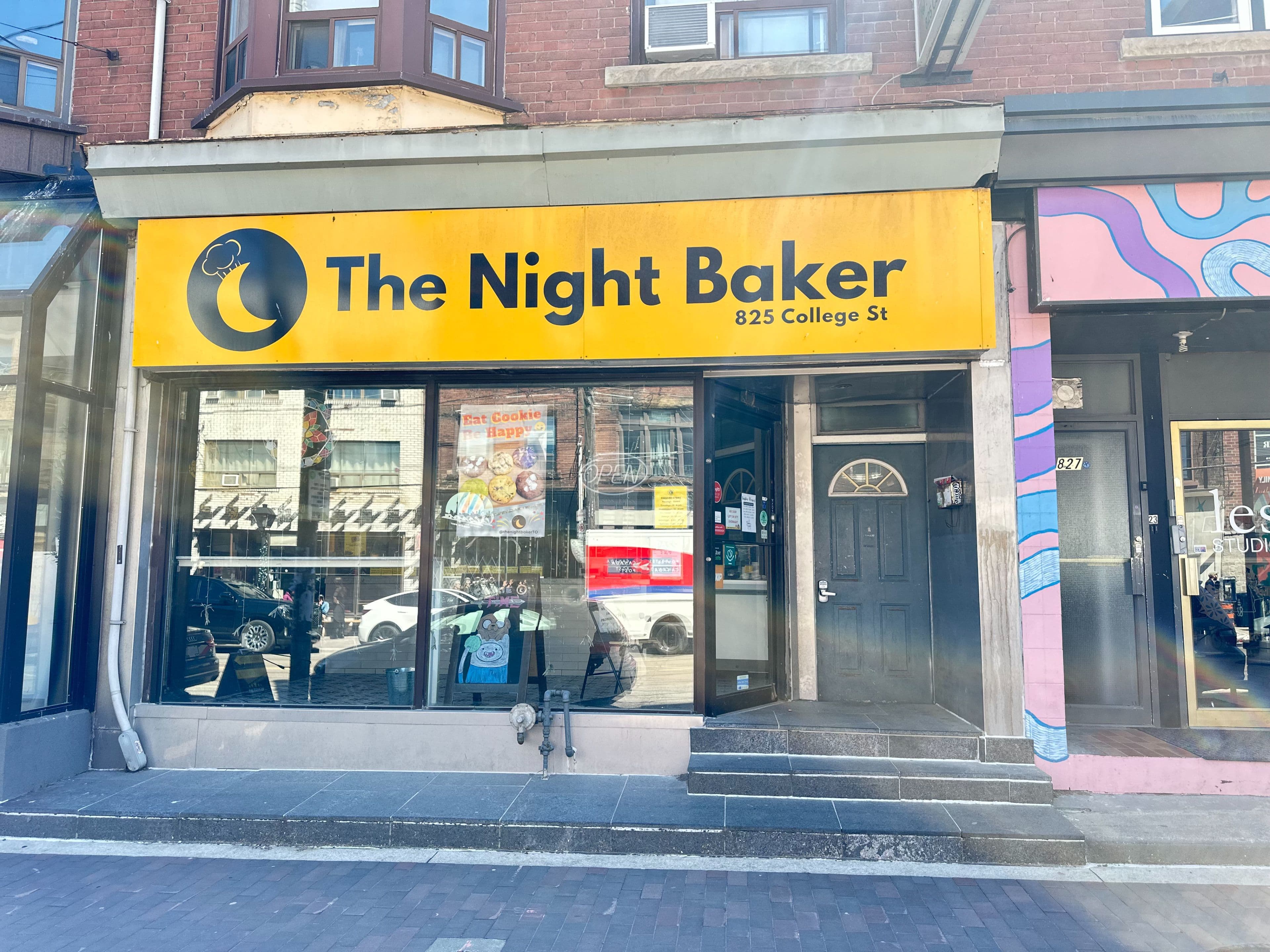 825 College Street, Toronto C01, ON M6G 1C9