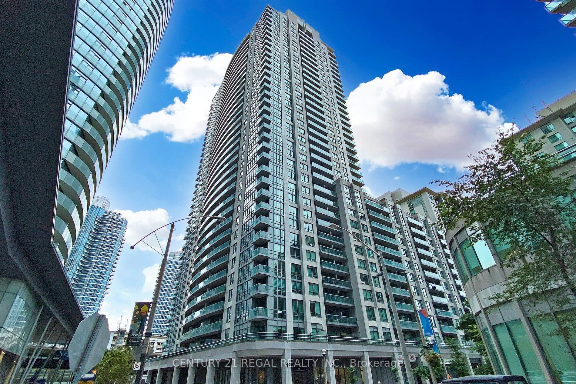 19 Grand Trunk Crescent 1612, Toronto C01, ON M5J 3A3