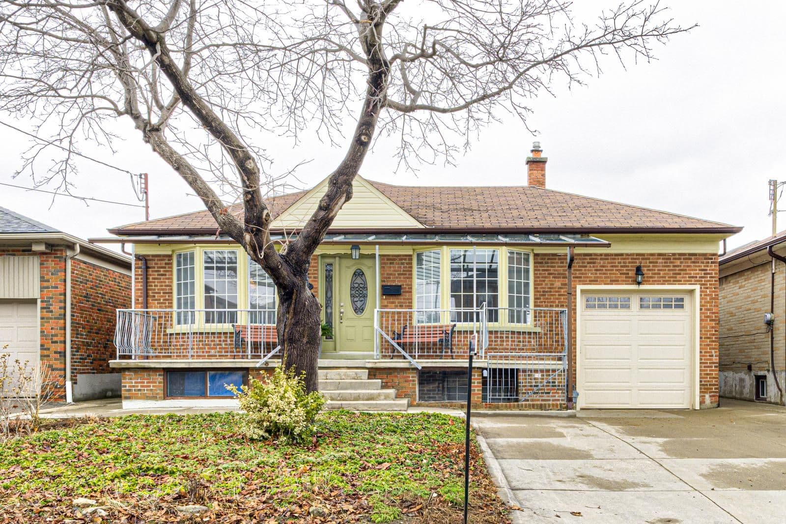 382 Hillmount Avenue, Toronto W04, ON M6B 1Y8
