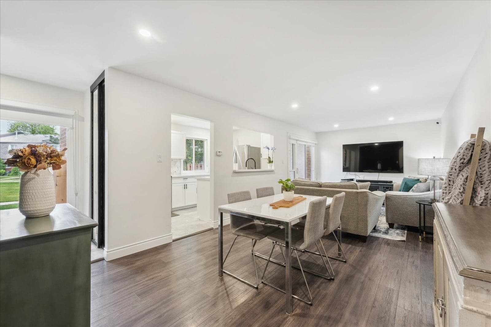 103 Dovedale Drive 40, Whitby, ON L1N 1Z7