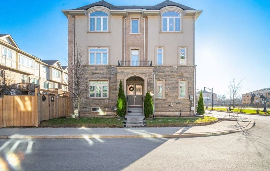 75 Borers Creek Circle, Hamilton, ON L8B 1W3