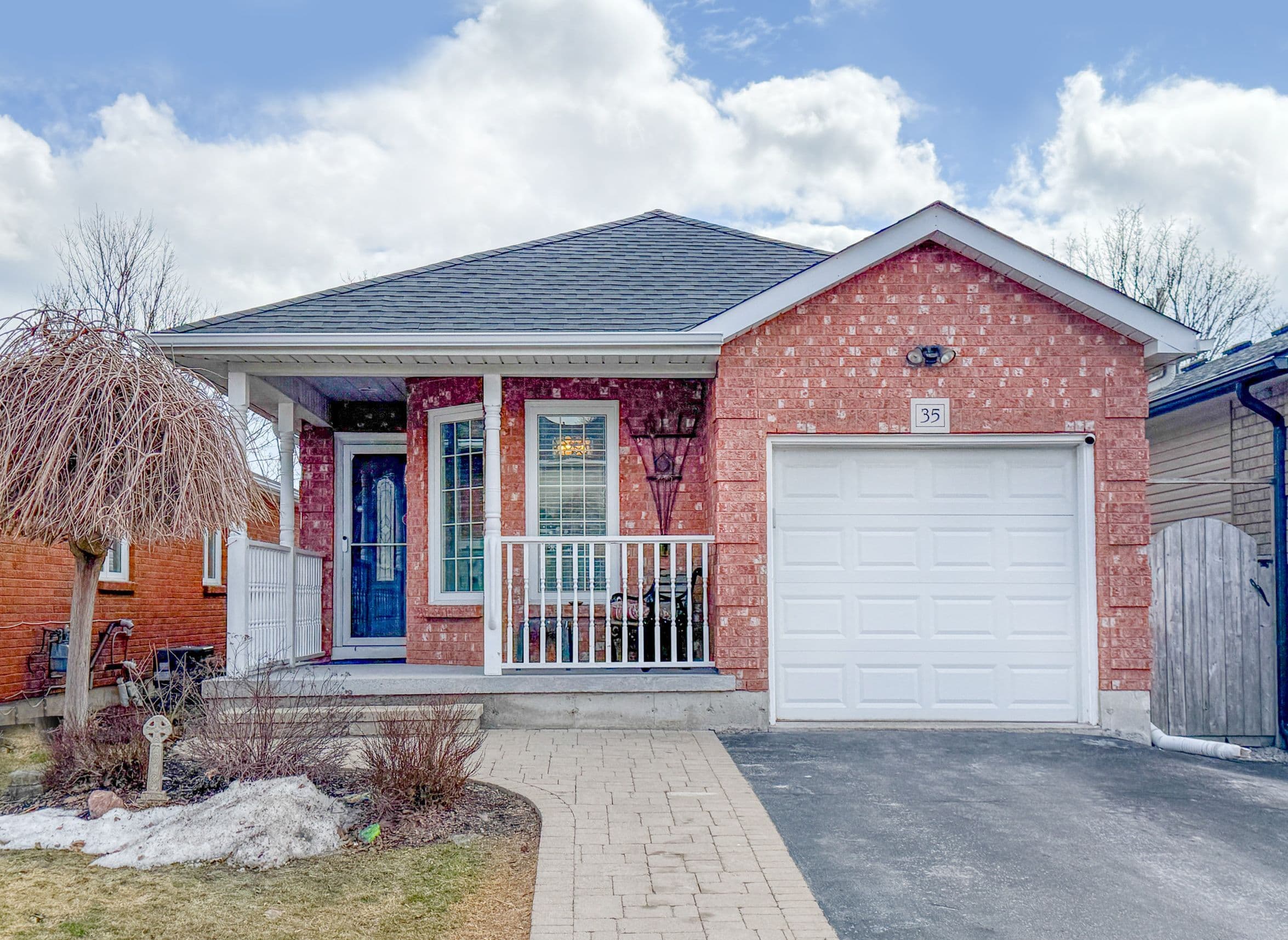 35 Dale Park Dr Drive, Clarington, ON L1E 2Z4