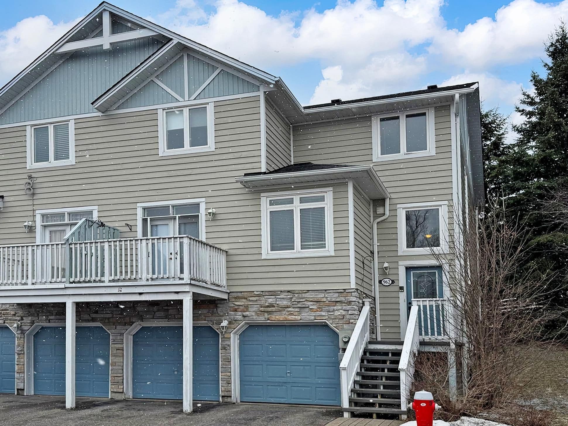 962 On Bogart Circle, Newmarket, ON L3Y 8T4