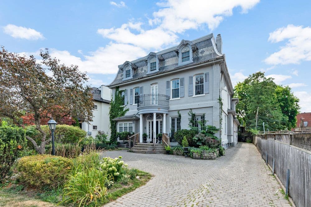 17 Teddington Park Avenue B2, Toronto C04, ON M4N 2C4