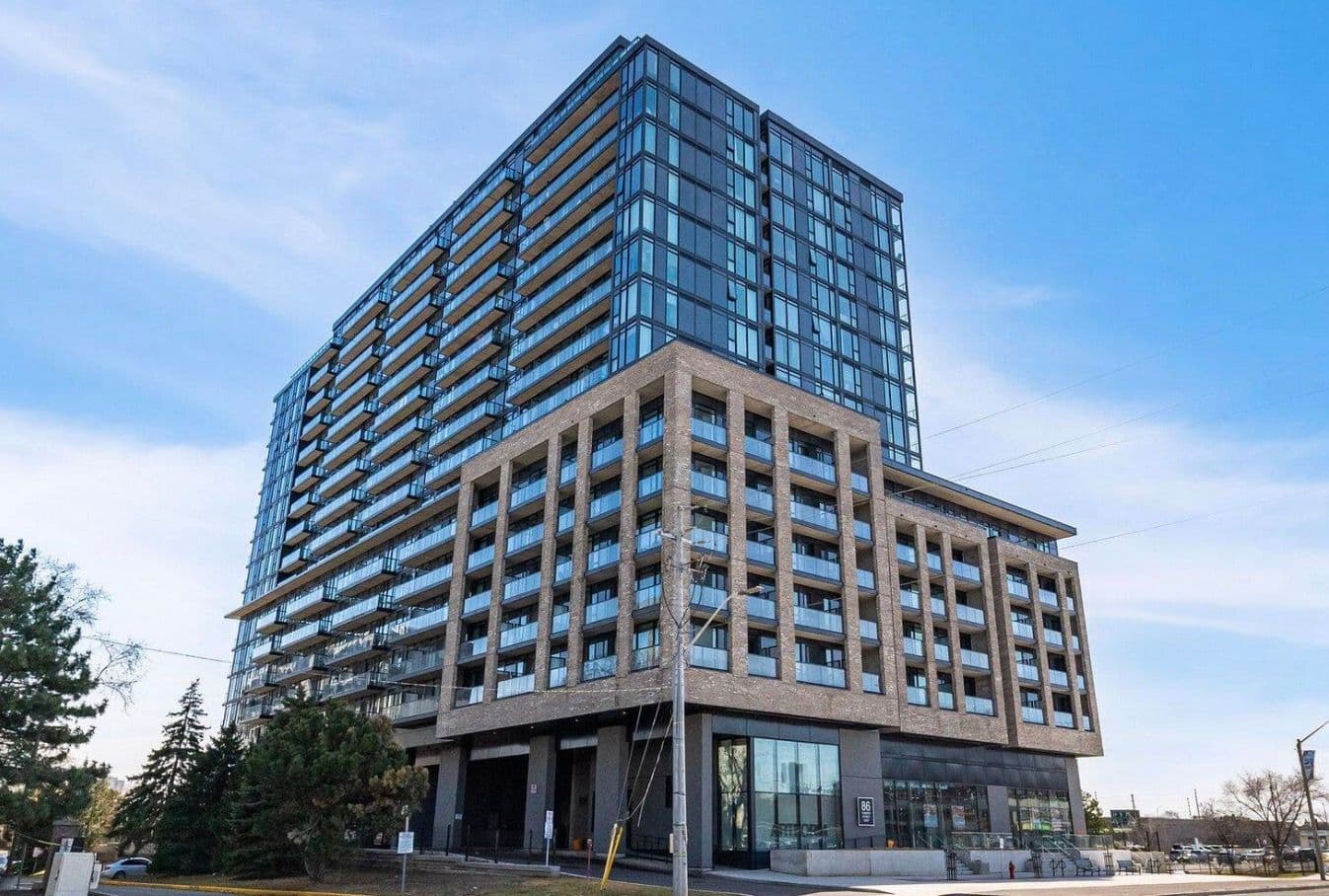 86 Dundas Street E 1015, Mississauga, ON L5A 1W4