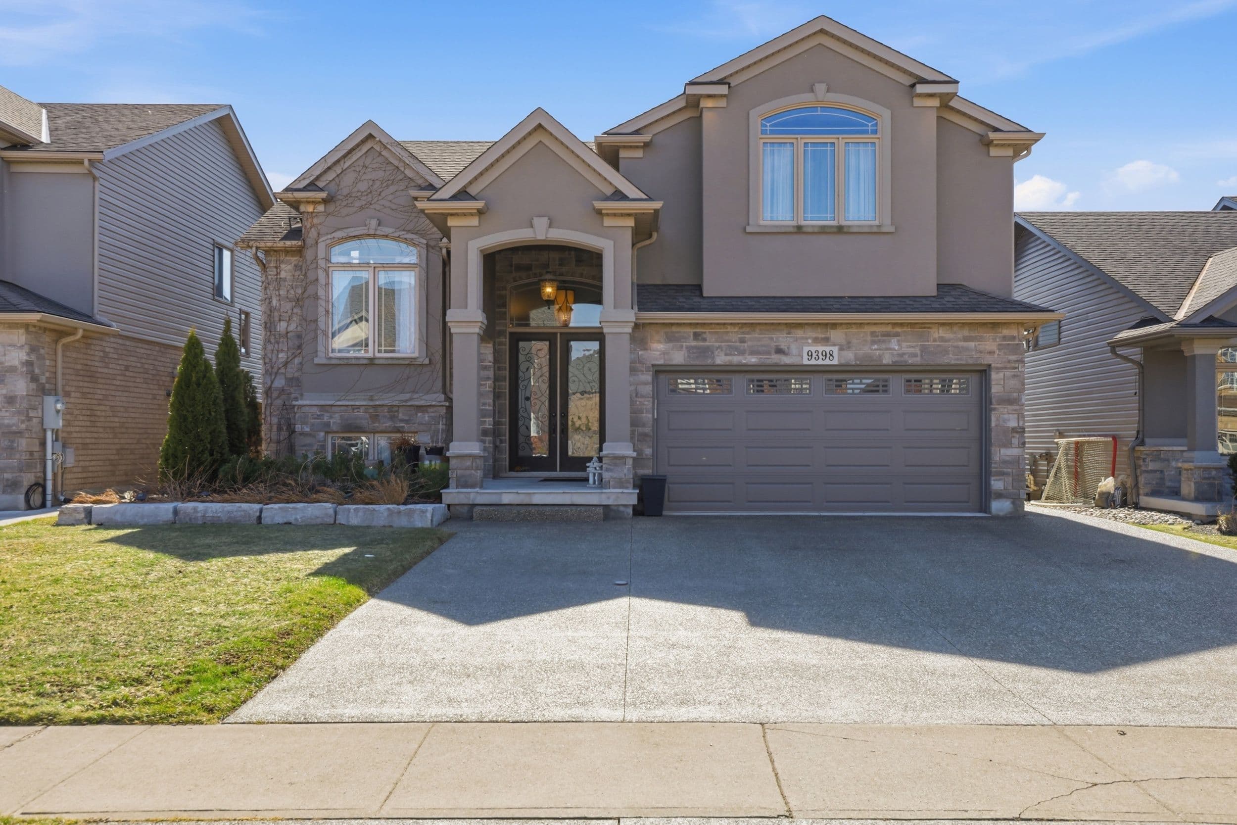 9398 HENDERSHOT Boulevard, Niagara Falls, ON L2H 0E9