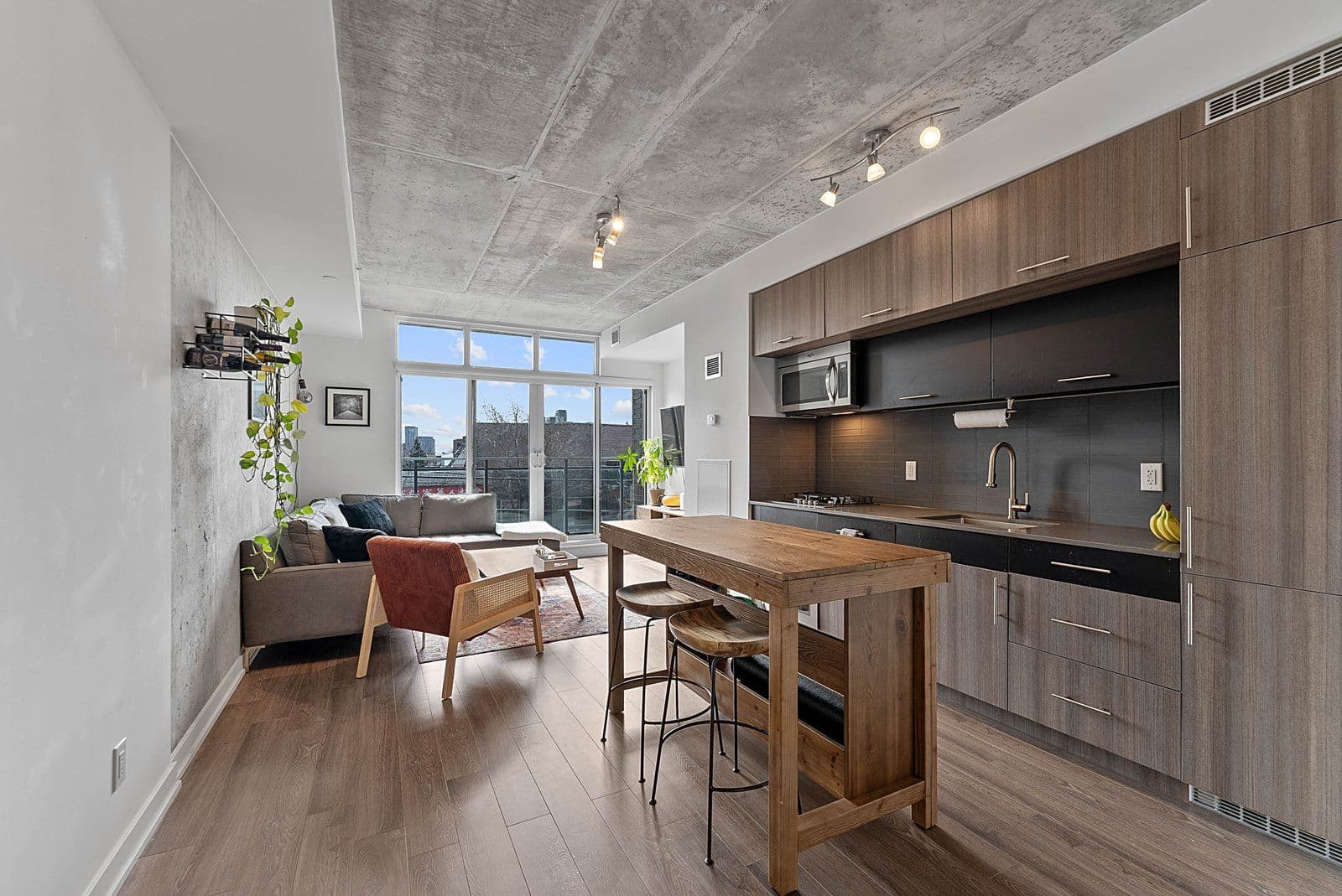 205 Manning Avenue 205, Toronto C01, ON M6J 0E2