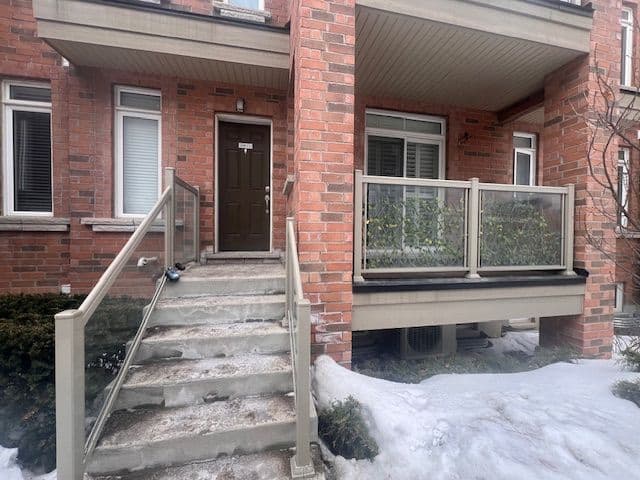 1715 Adirondack Chase 111, Pickering, ON L1X 0E5