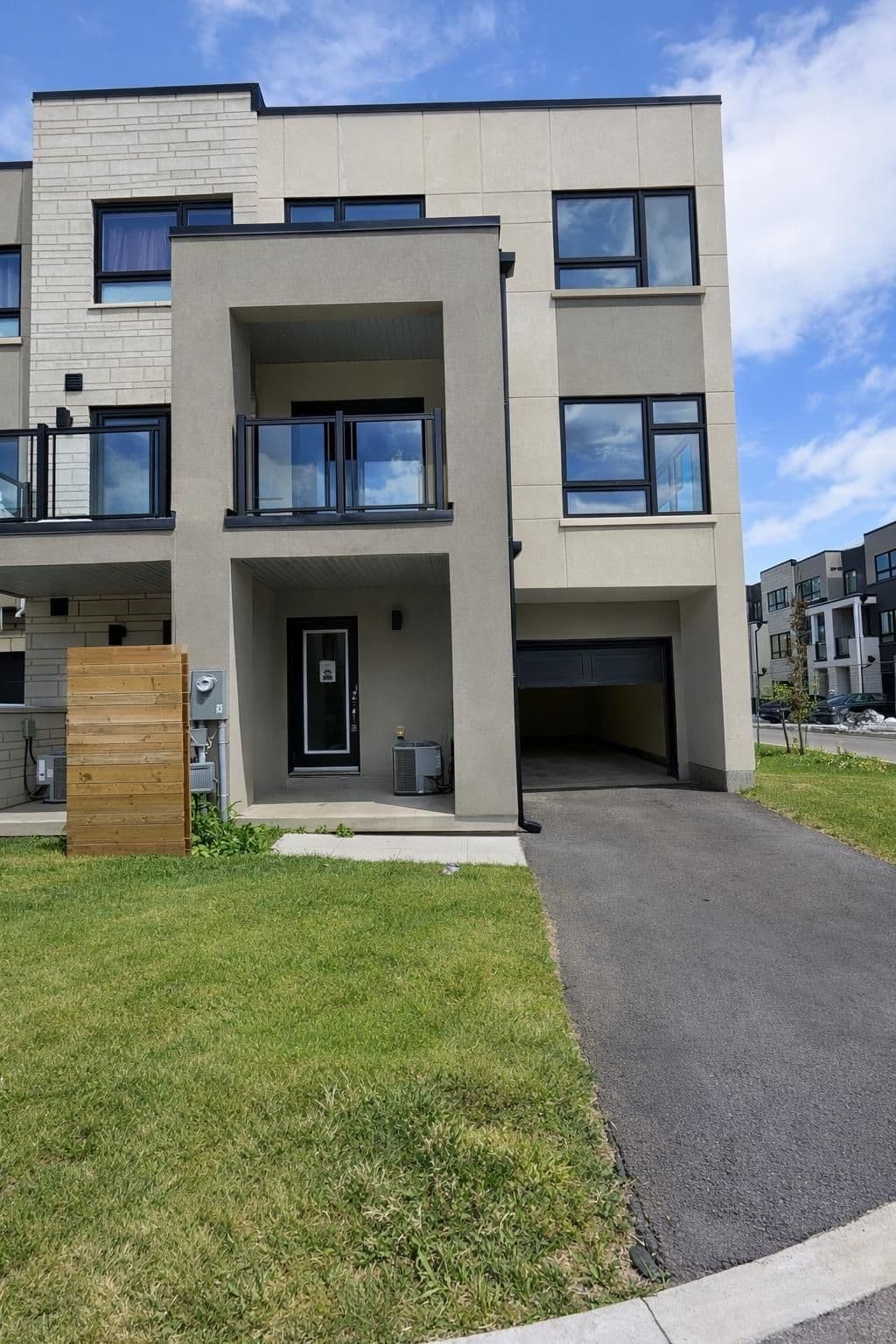 3166 Lotus Common, Burlington, ON L7M 2A9