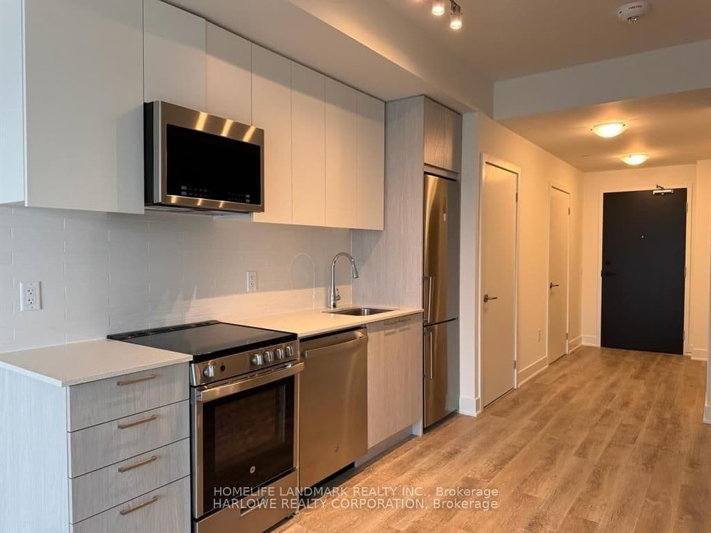 185 Deerfield Road 901, Newmarket, ON L3Y 0G7