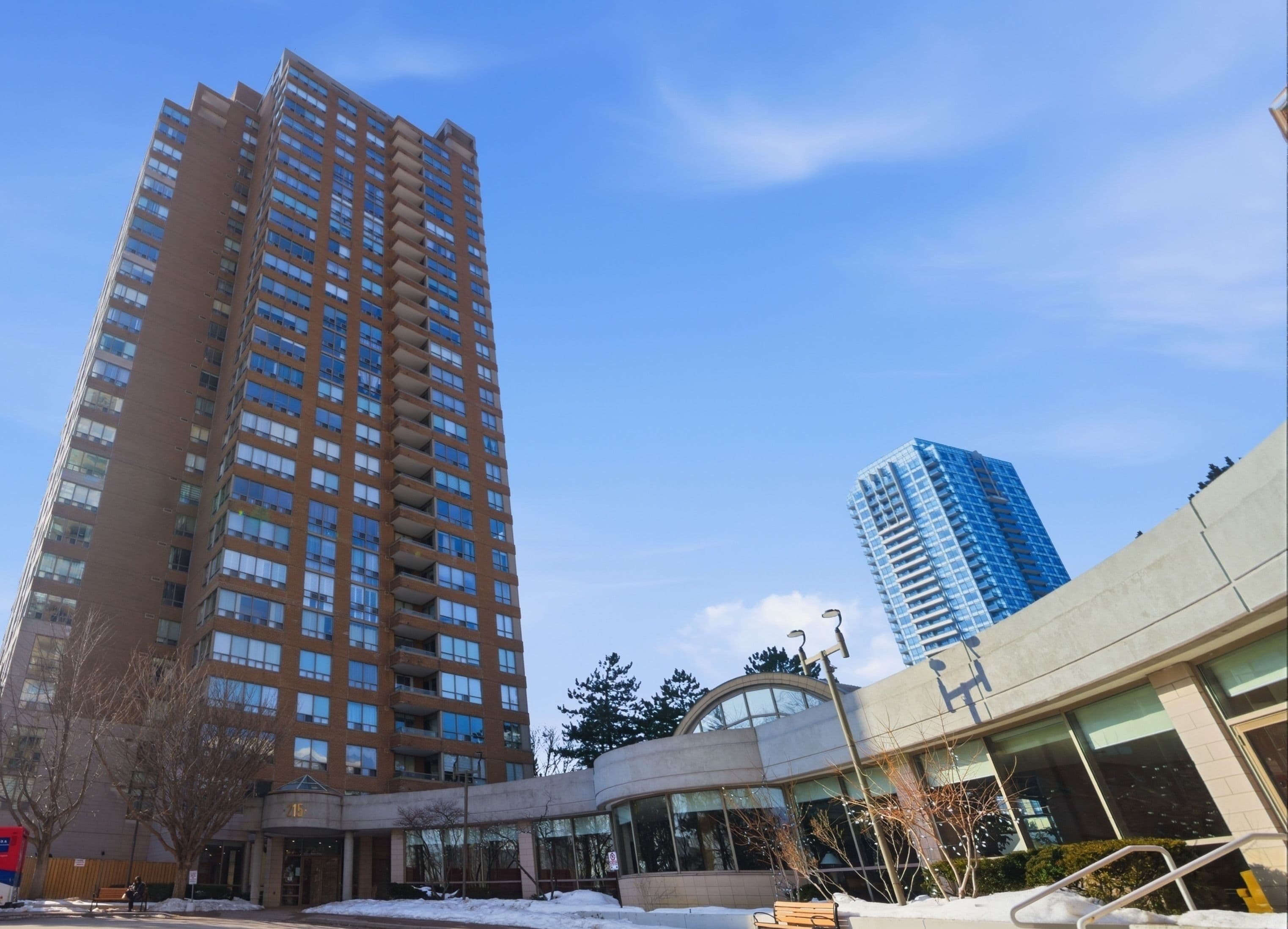 215 Wynford Drive 2002, Toronto C11, ON M3C 3P5