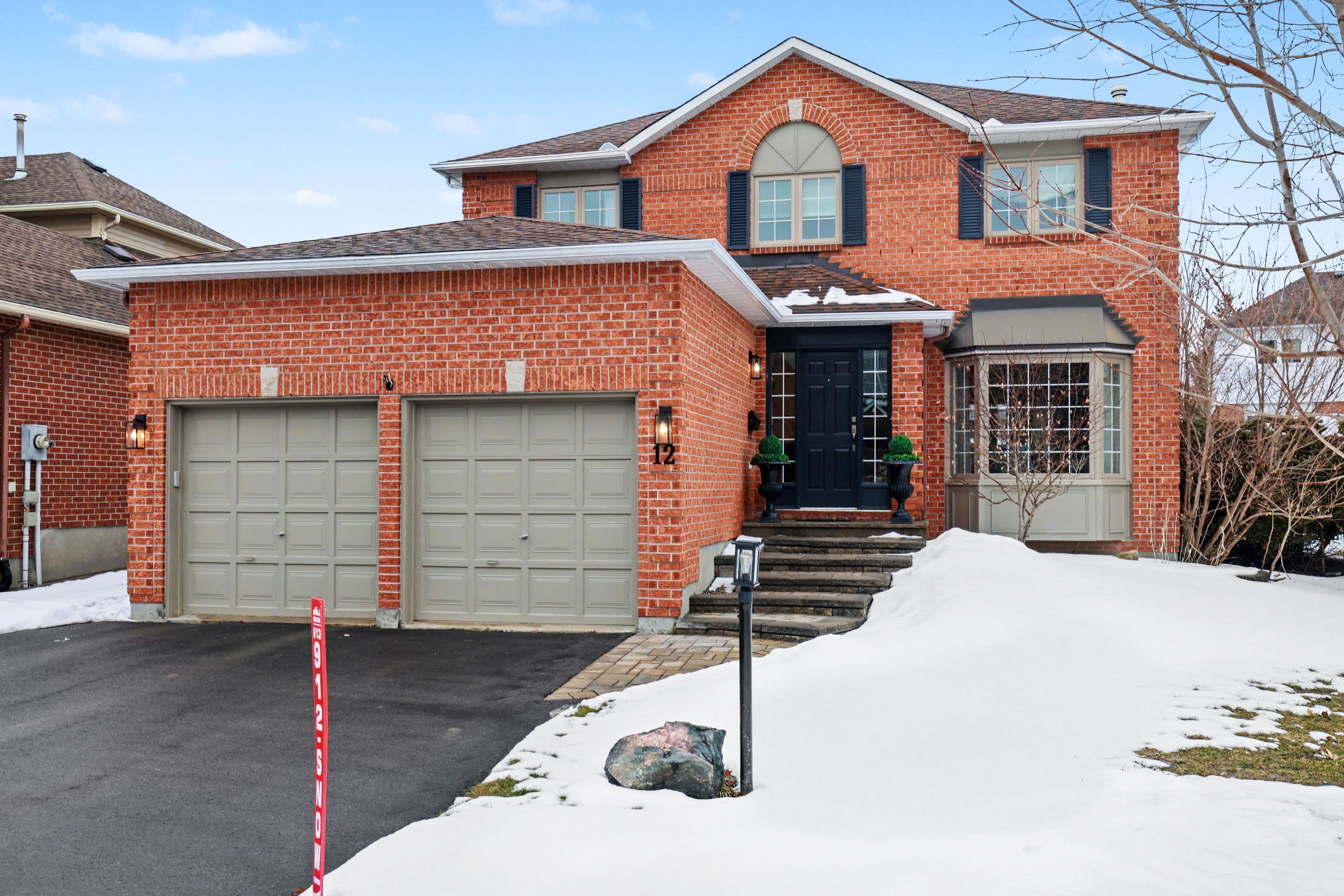 12 Sherk Crescent, Kanata, ON K2K 2L4