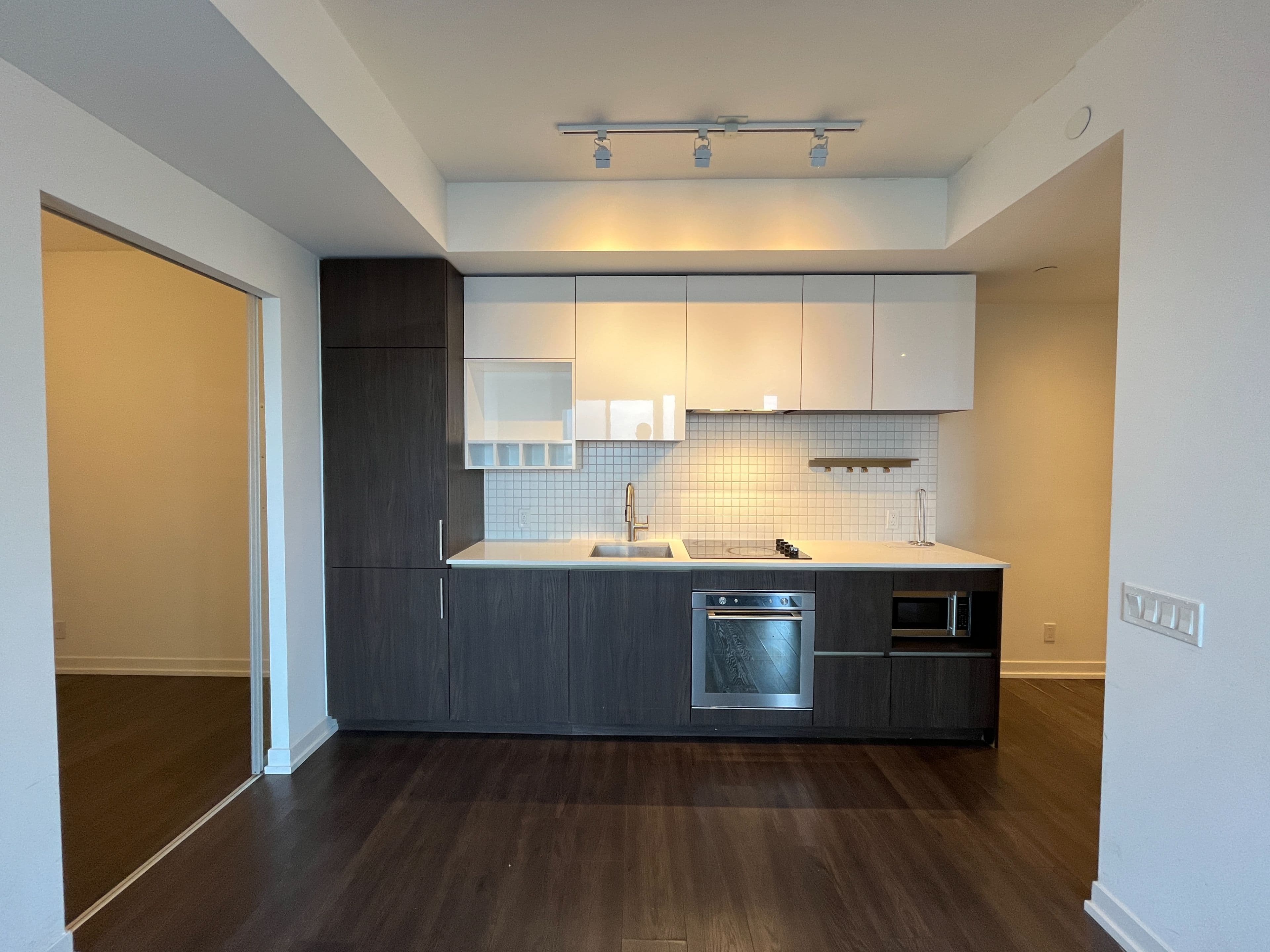 898 Portage Parkway 507, Vaughan, ON L4K 0J6