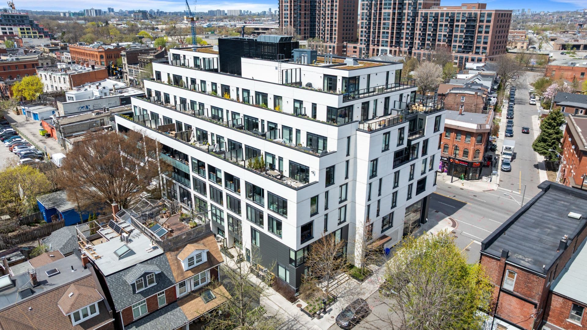 530 Indian Grove 401, Toronto W02, ON M6P 0B3