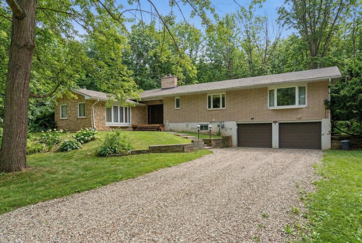 563 6th Concession Road W, Hamilton, ON L8B 1N2