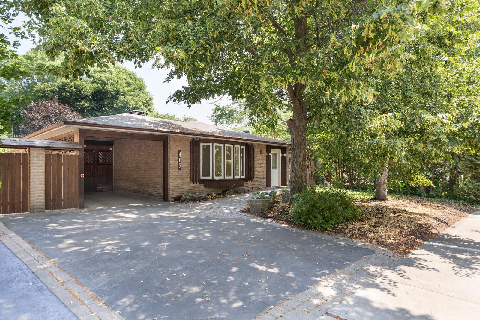 467 Anthony Drive, Oakville, ON L6J 2K6