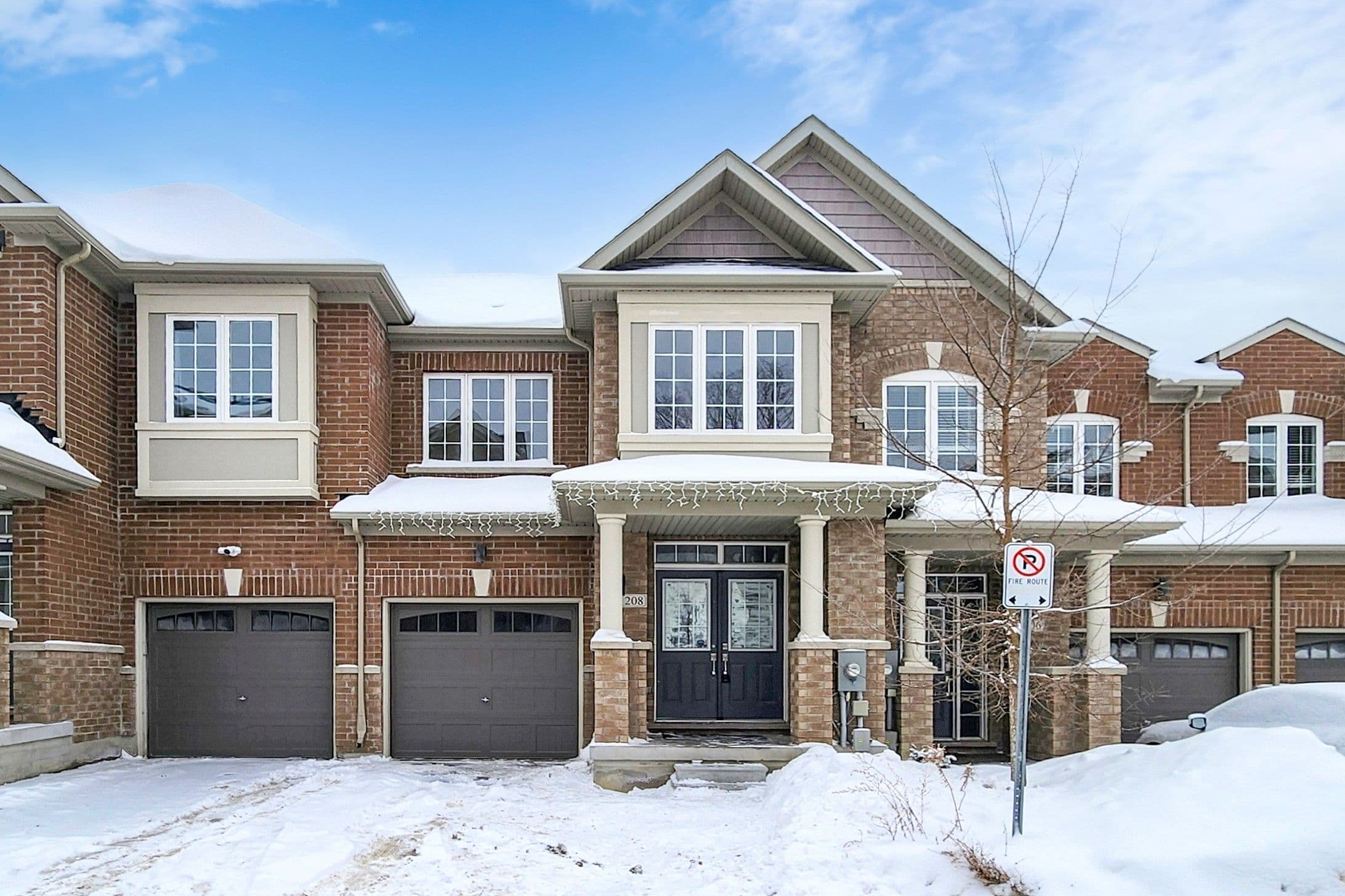 208 Harding Park Street, Newmarket, ON L3Y 0E3