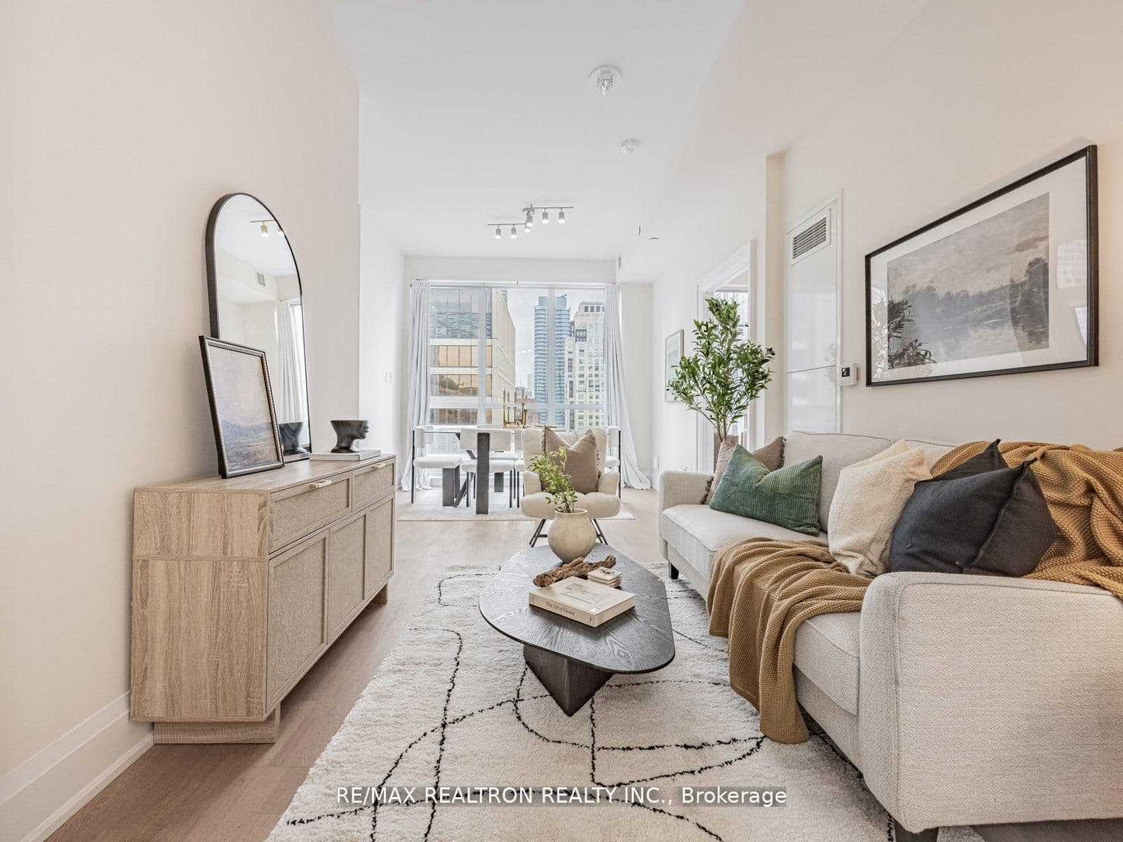 88 Cumberland Street 1801, Toronto C02, ON M5R 1A3