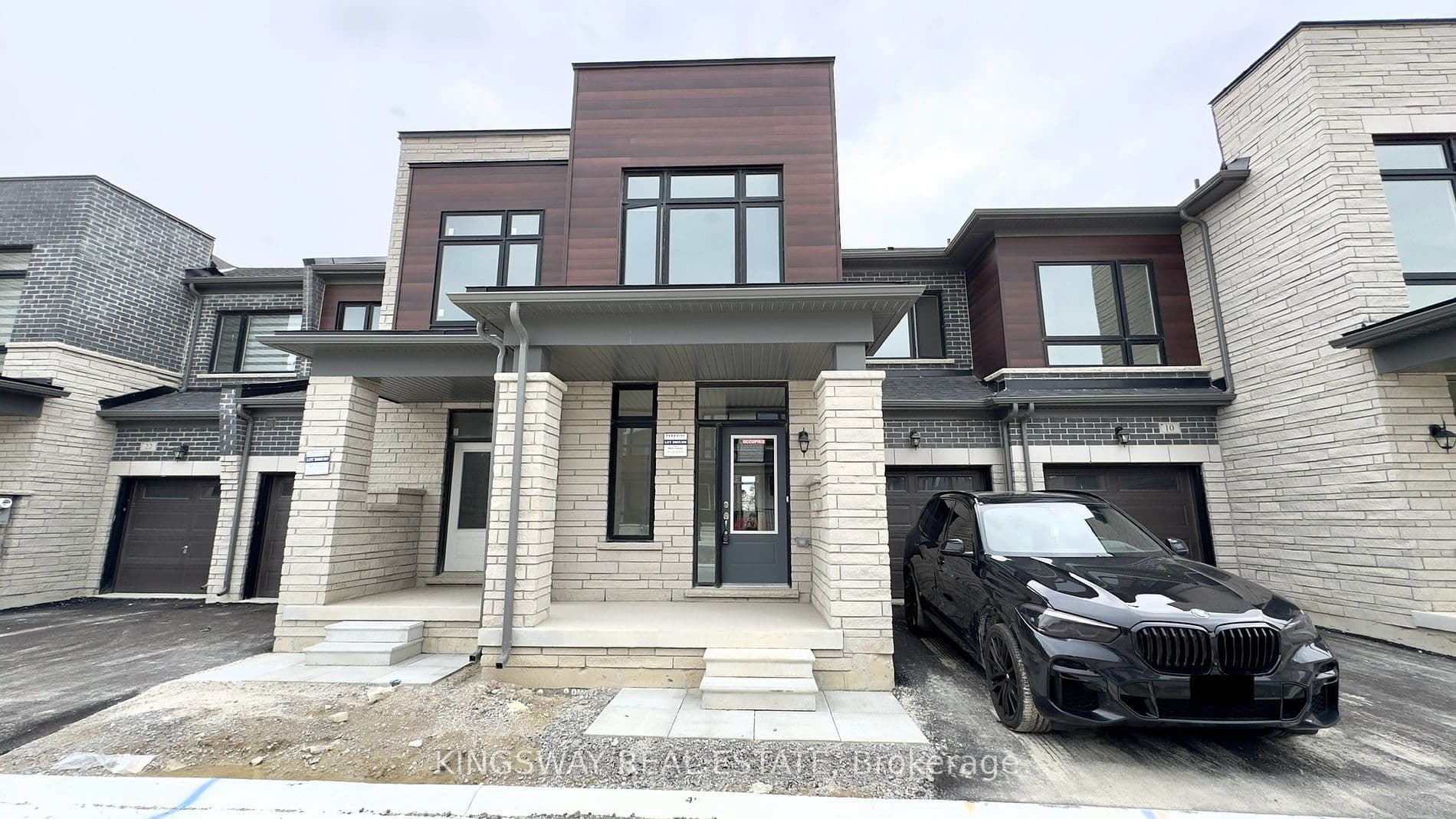 16 Blick Crescent, Aurora, ON L4G 4A7