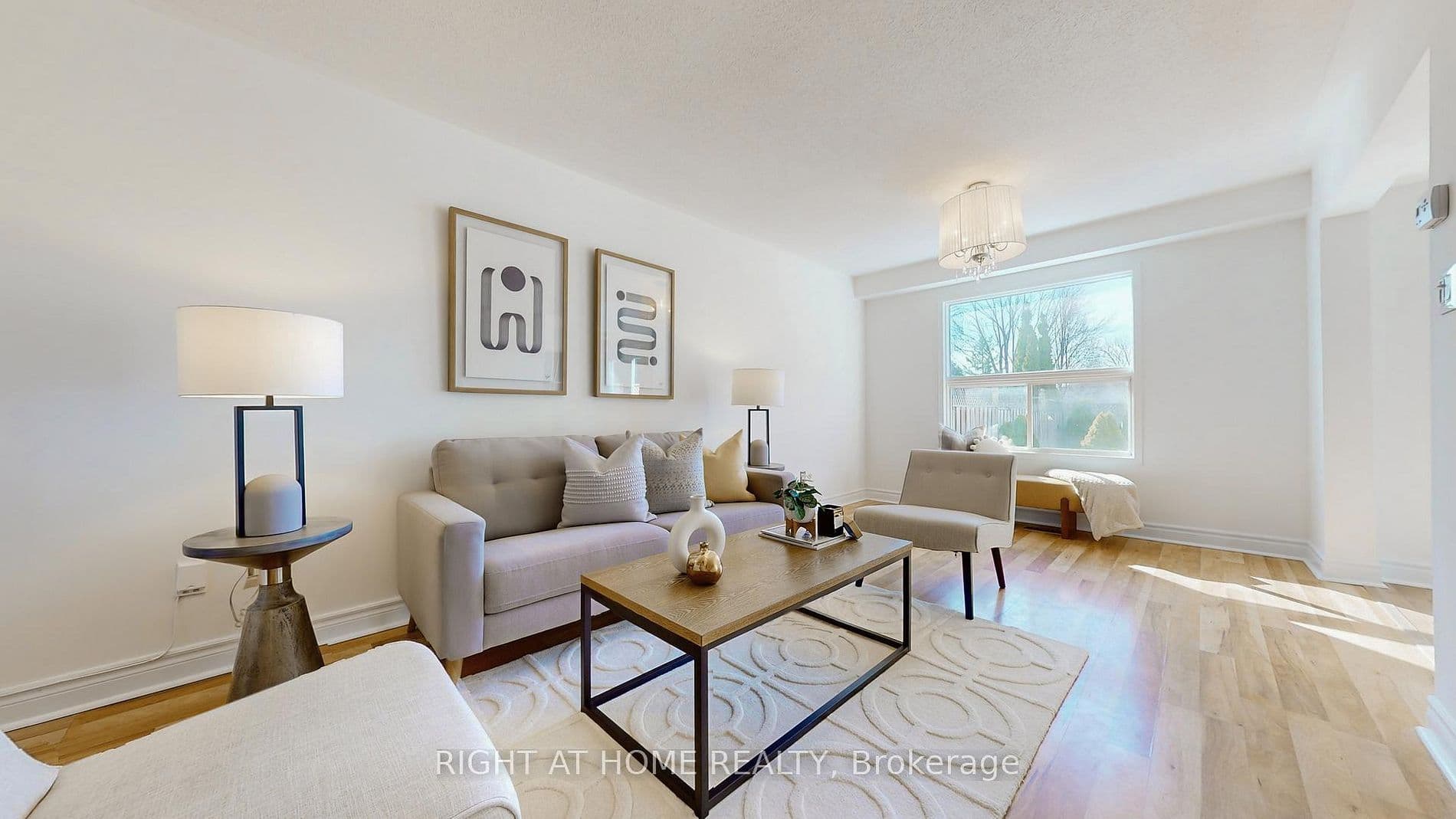 112 Creekwood Crescent, Whitby, ON L1R 2K4