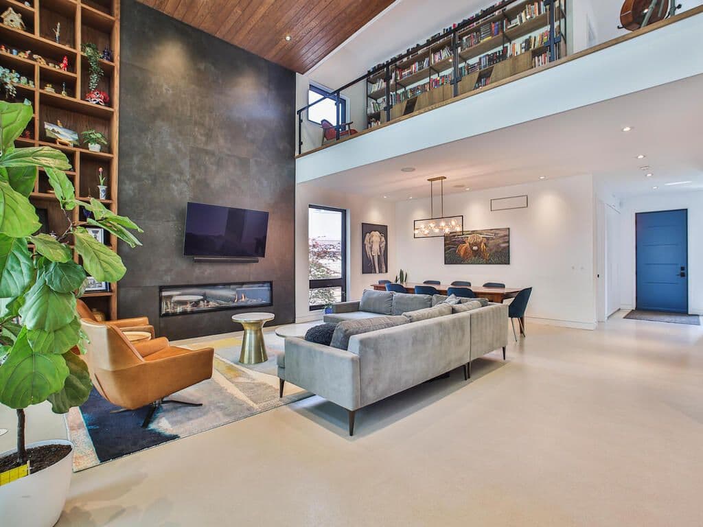 4 Old Oak Road, Toronto W08, ON M9A 2V8