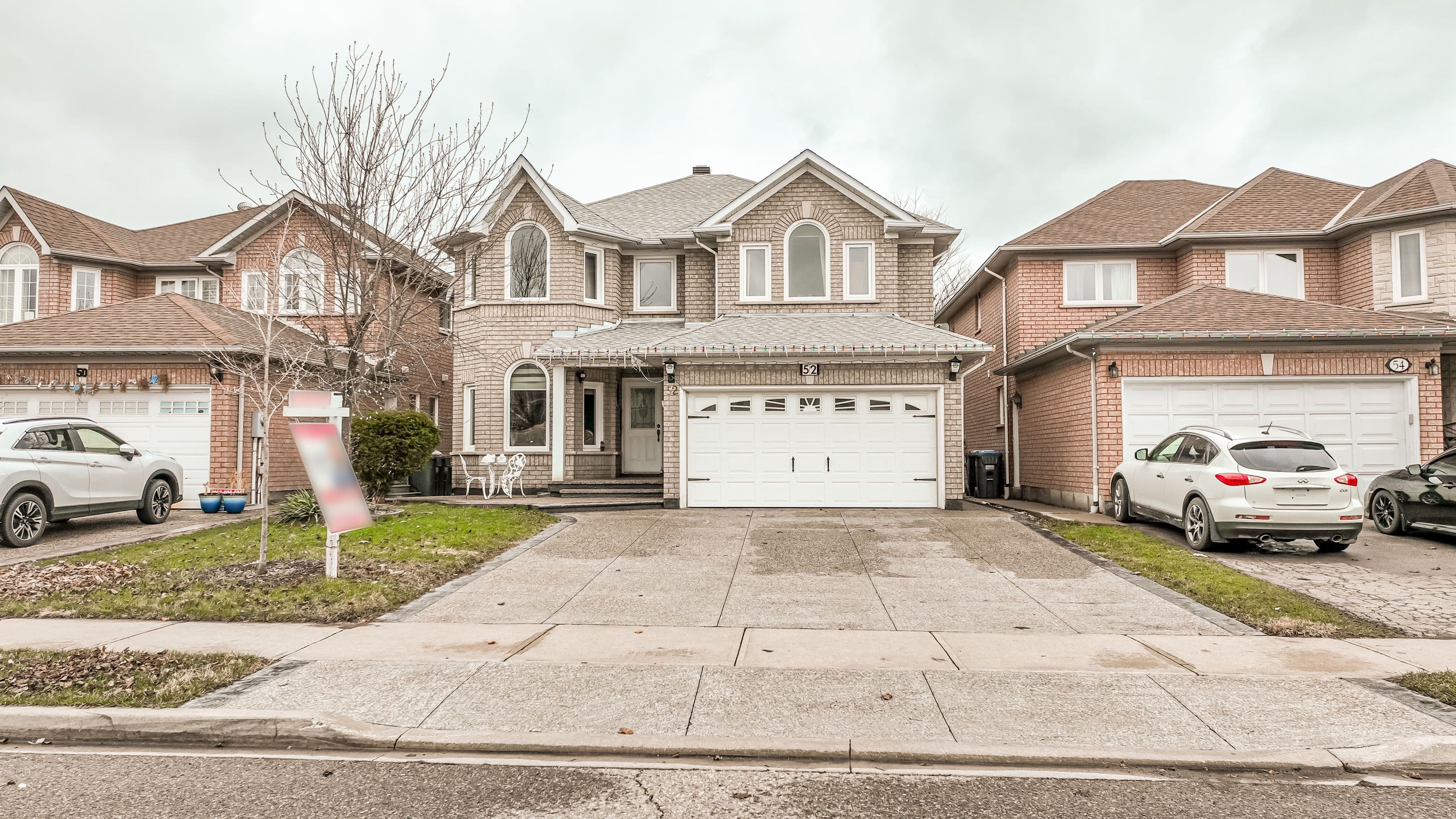 52 Deerglen Drive, Brampton, ON L6R 1M3