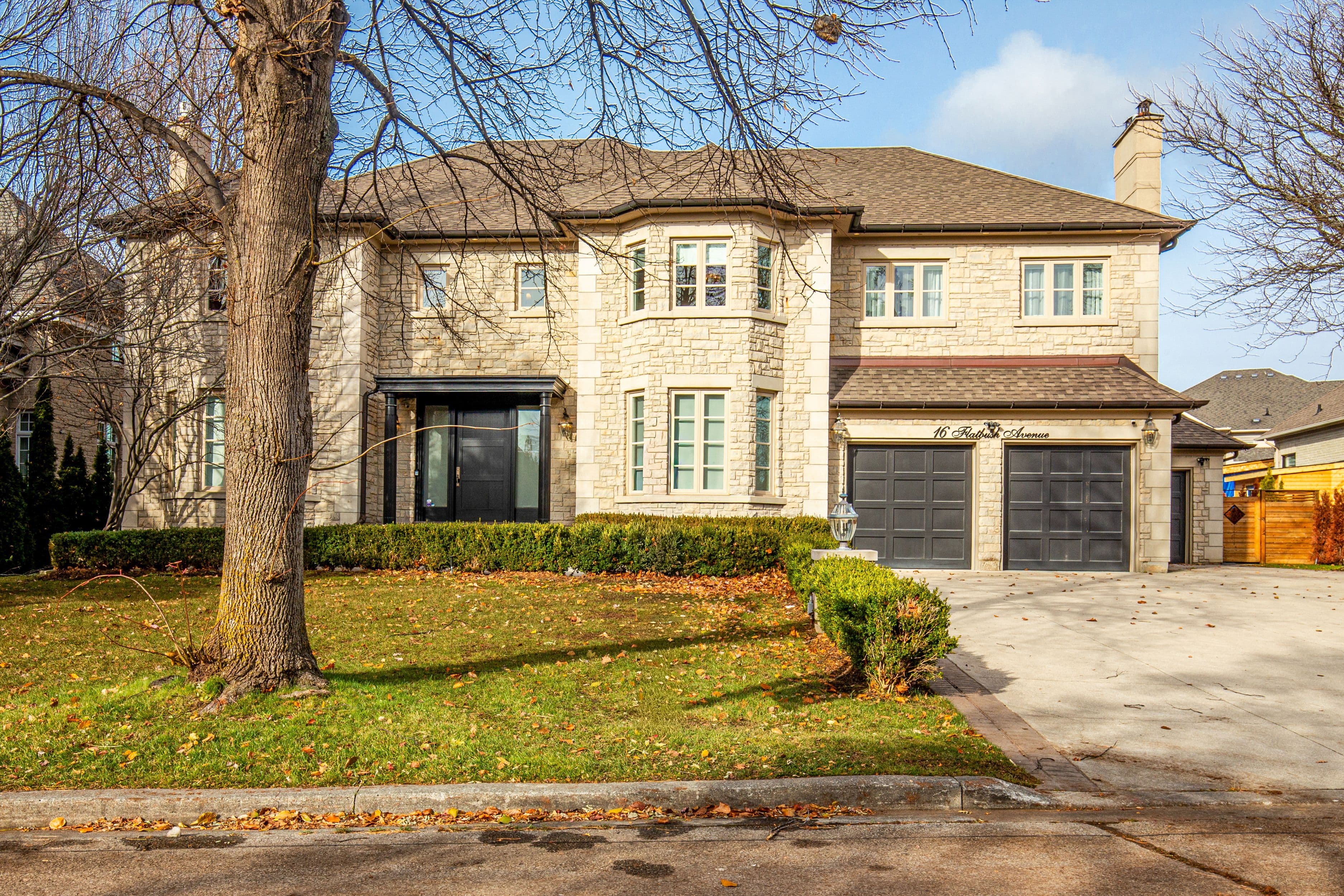 16 Flatbush Avenue, Vaughan, ON L4L 8K3