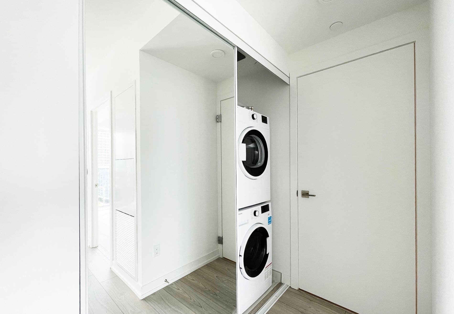 82 Dalhousie Street 3305, Toronto C08, ON M5B 0C5