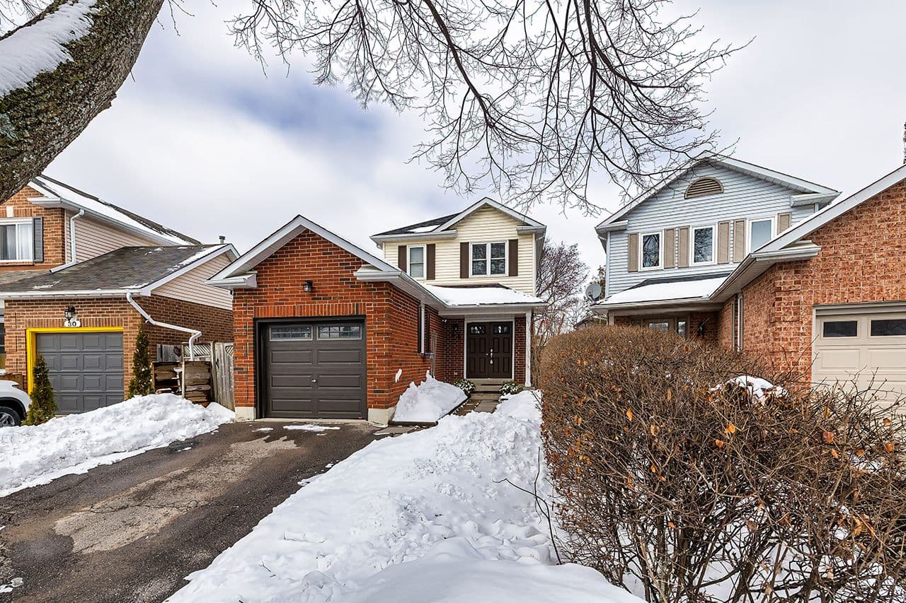 33 Mossgrove Court, Clarington, ON L1E 1P4