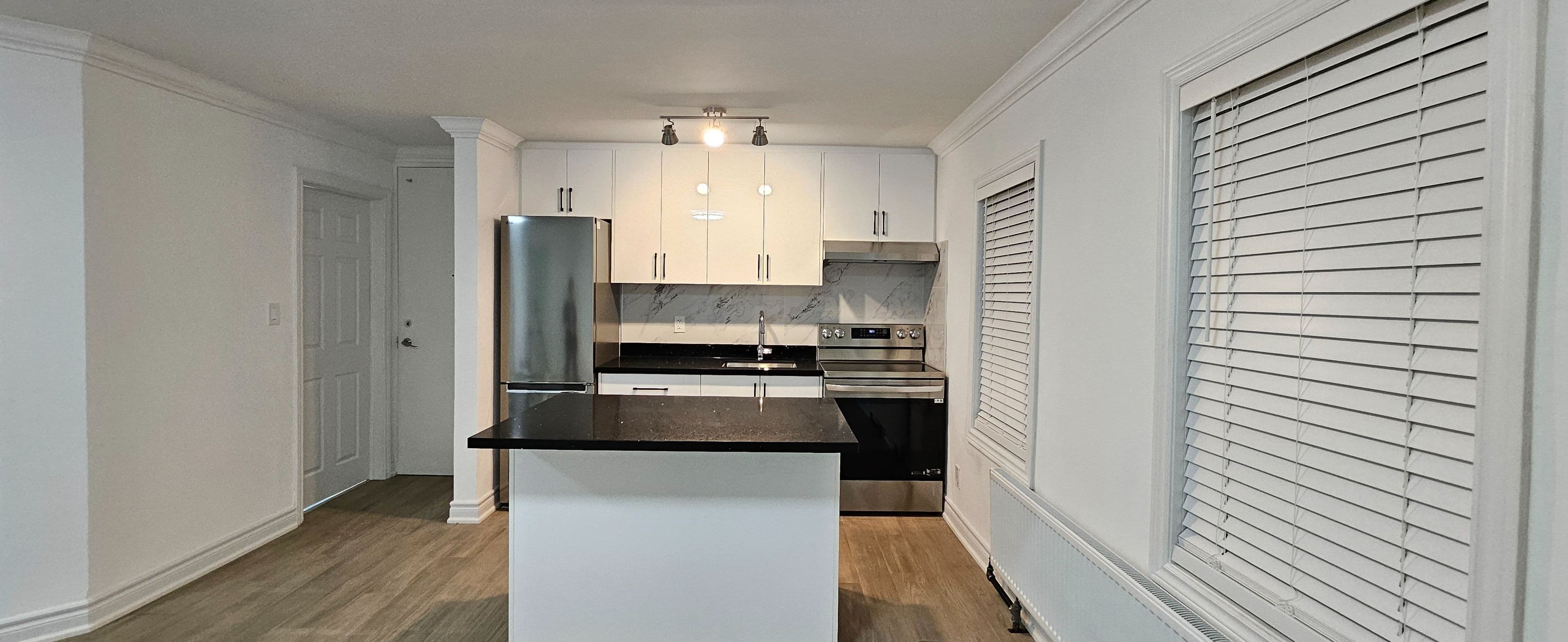 2685 Eglinton Avenue W 201, Toronto W03, ON M6M 1T8