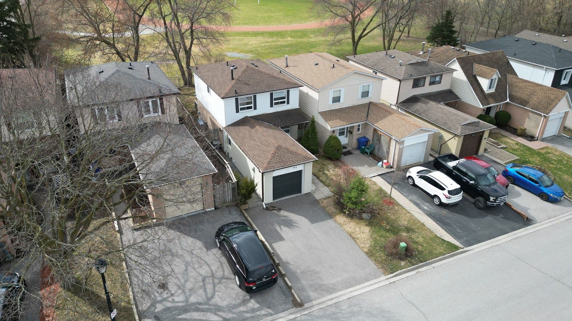 742 Beman Drive, Newmarket, ON L3Y 4Z2