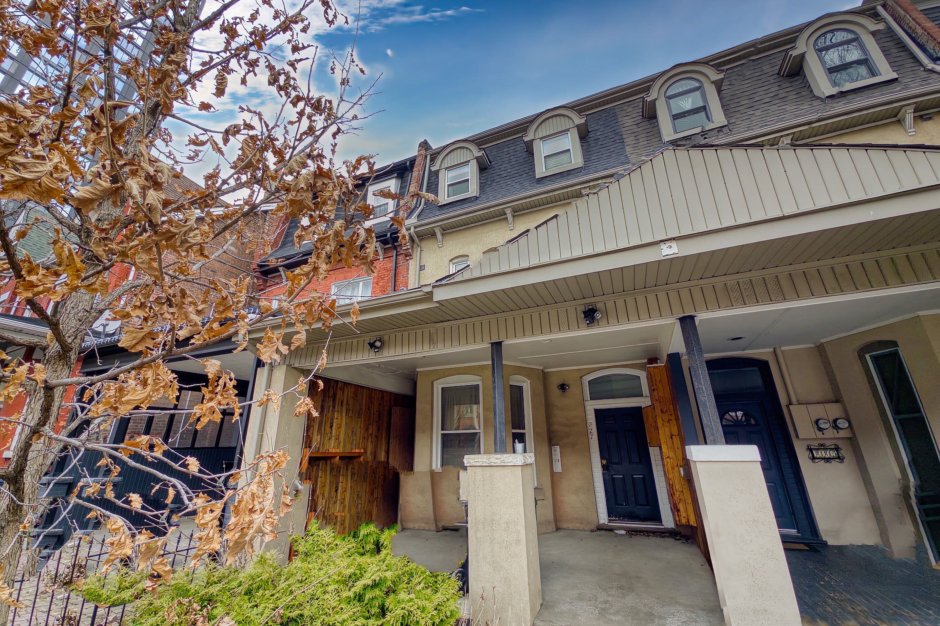 227 Beverley Street 3, Toronto C01, ON M5T 1Z4