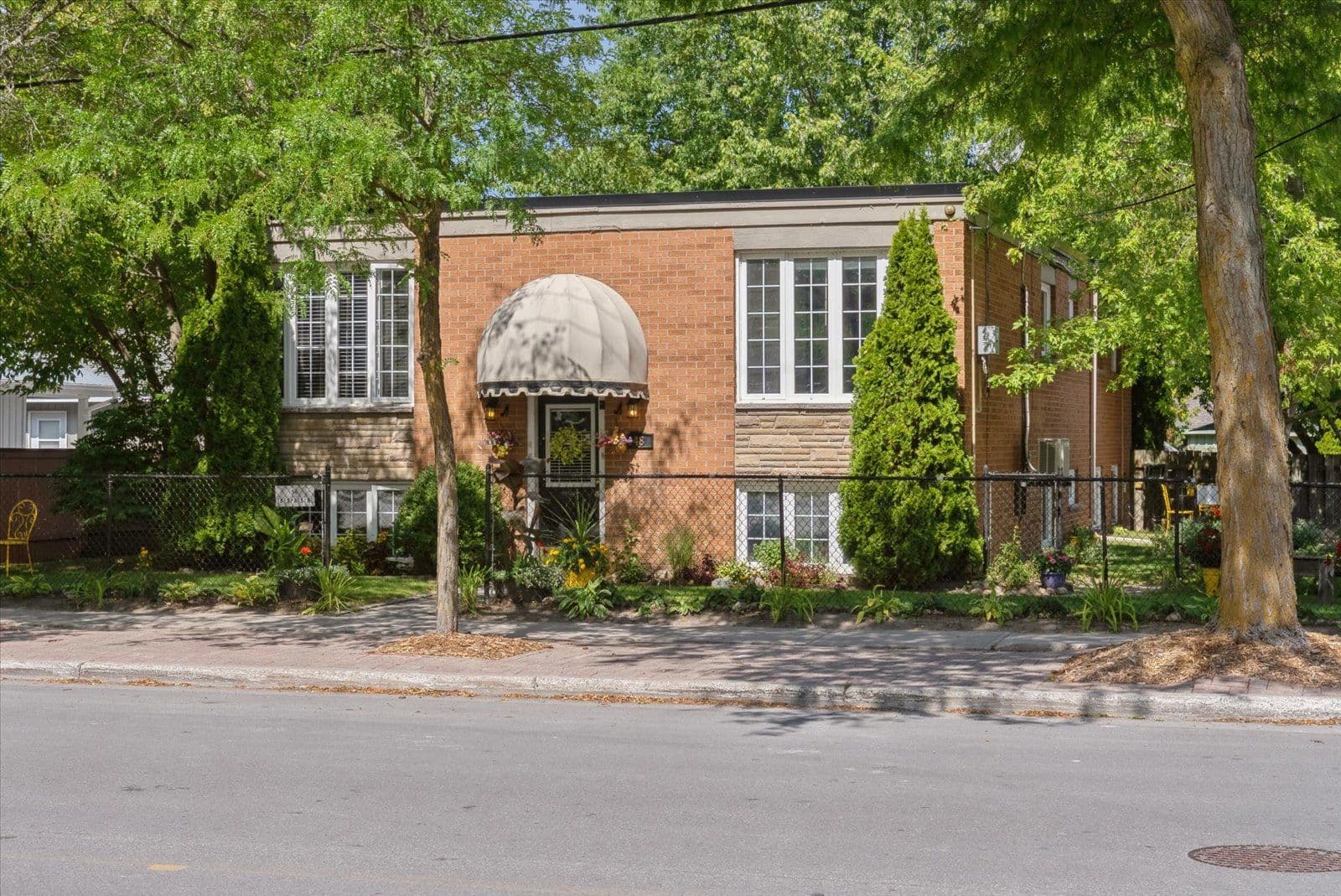 948 Lake Drive E, Georgina, ON L0E 1L0