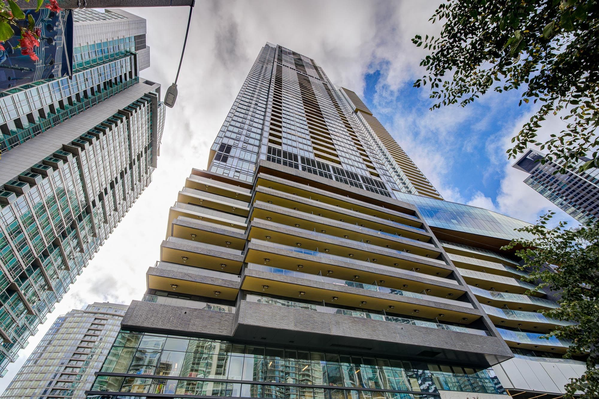 1 Concord Cityplace Way 303, Toronto C01, ON M5V 0X3