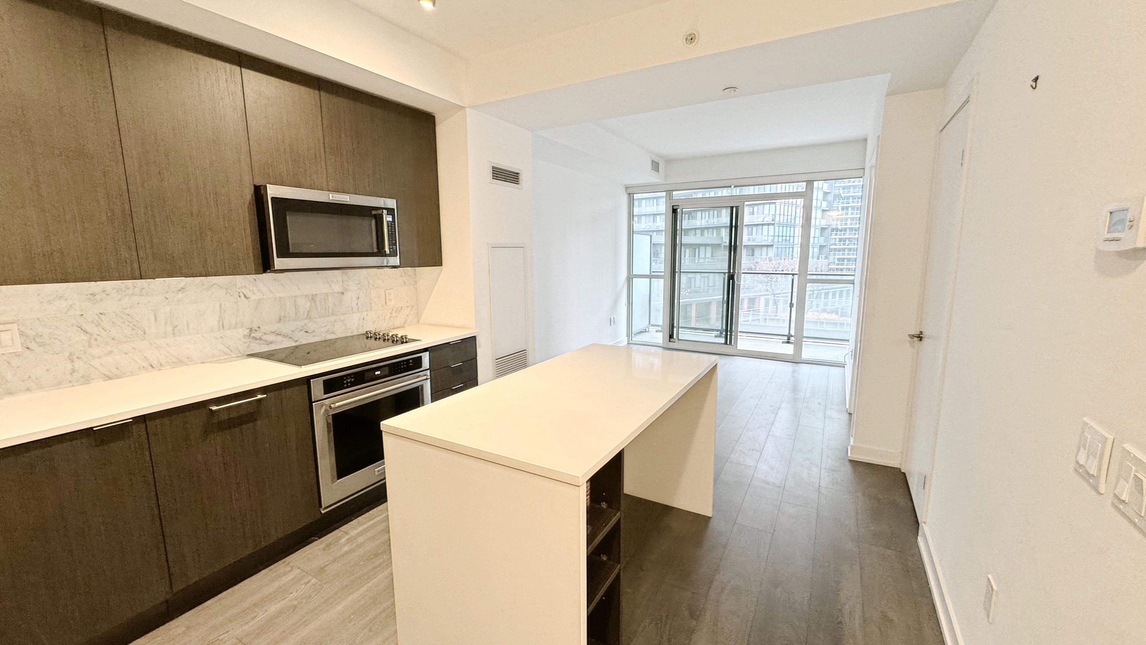 38 Iannuzzi Street 908, Toronto C01, ON M5V 0S2