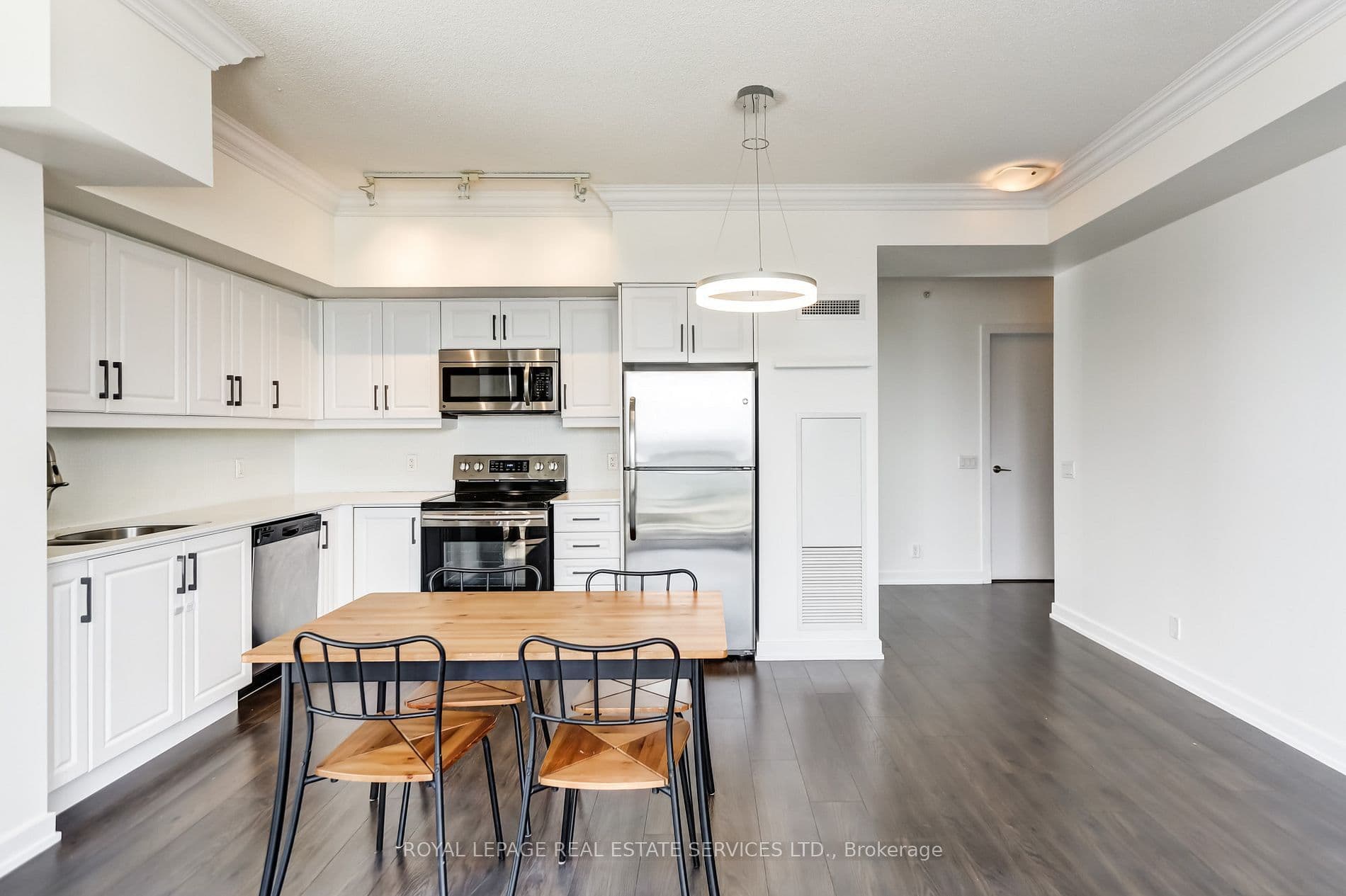 2220 Lakeshore Boulevard W 3907, Toronto W06, ON M8V 0B2