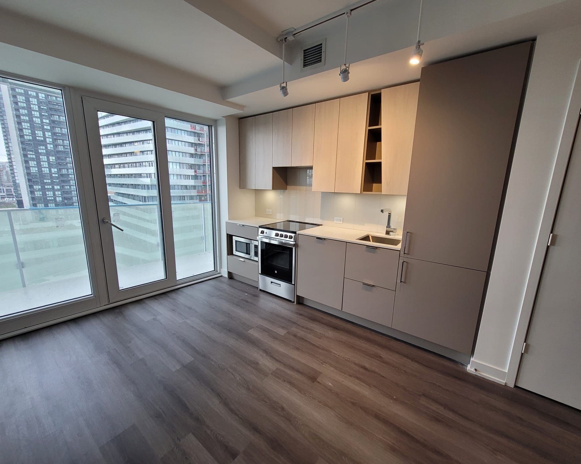 3883 Quartz Road 1111, Mississauga, ON L5B 4M6