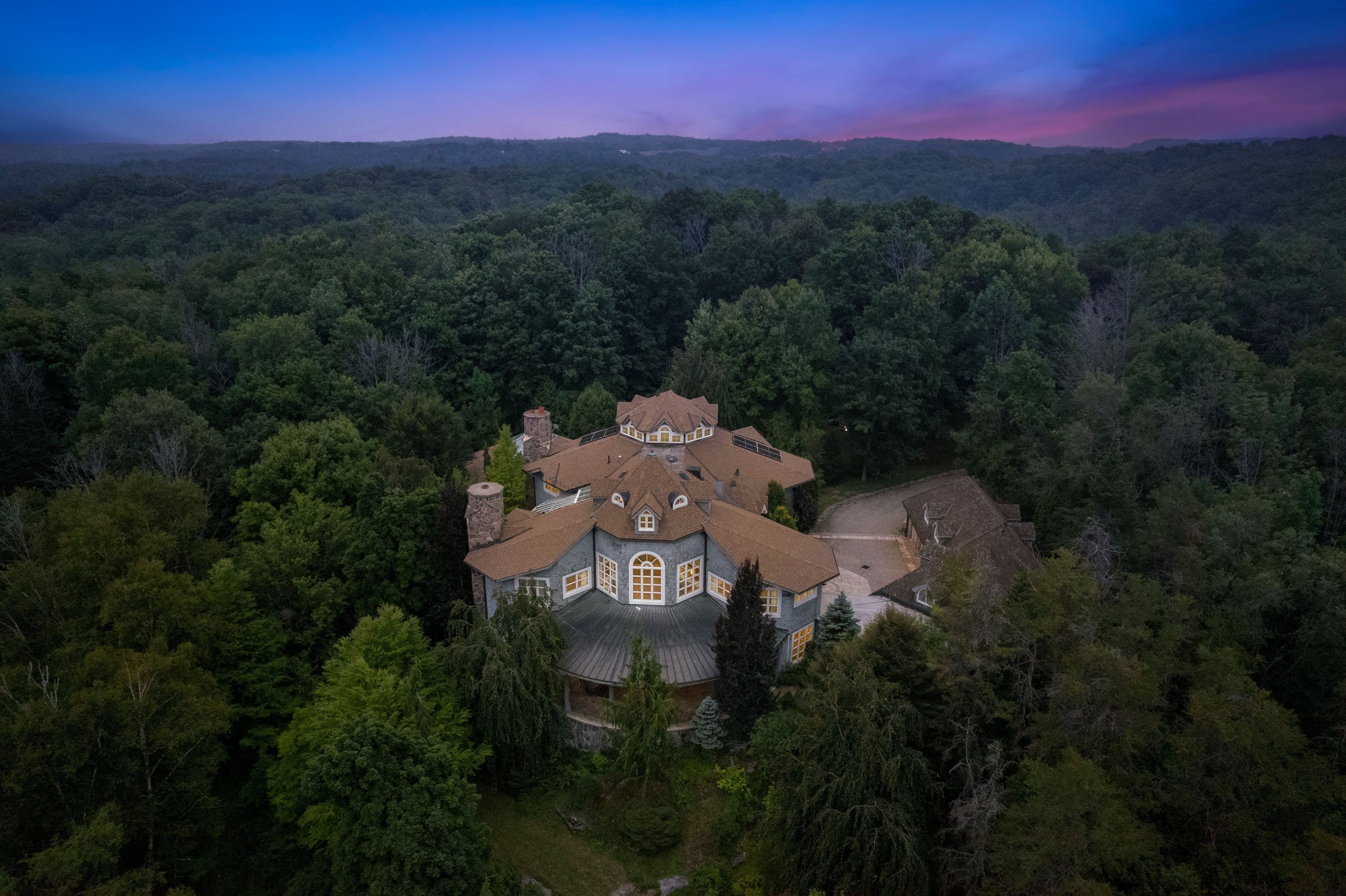 9 Flaherty Lane, Caledon, ON L7K 2P2