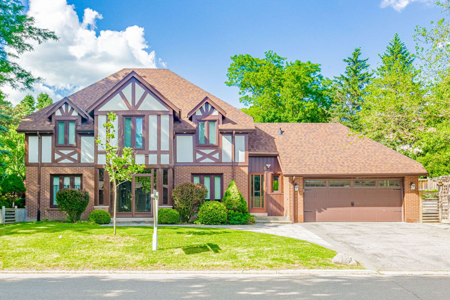 6 Village Squire Lane, Markham, ON L3T 4S4