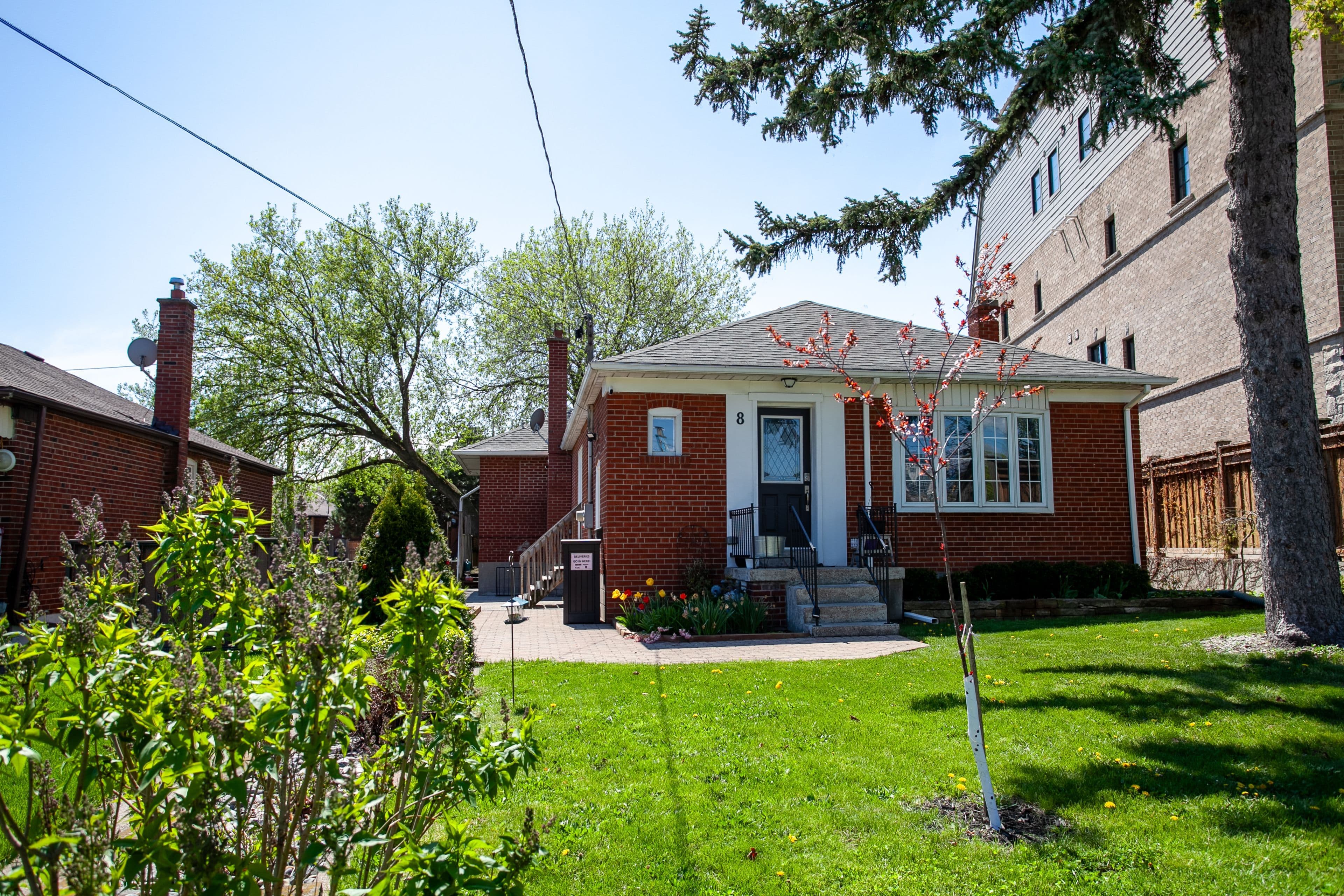 8 Acorn Avenue 3, Toronto W08, ON M9B 3P8