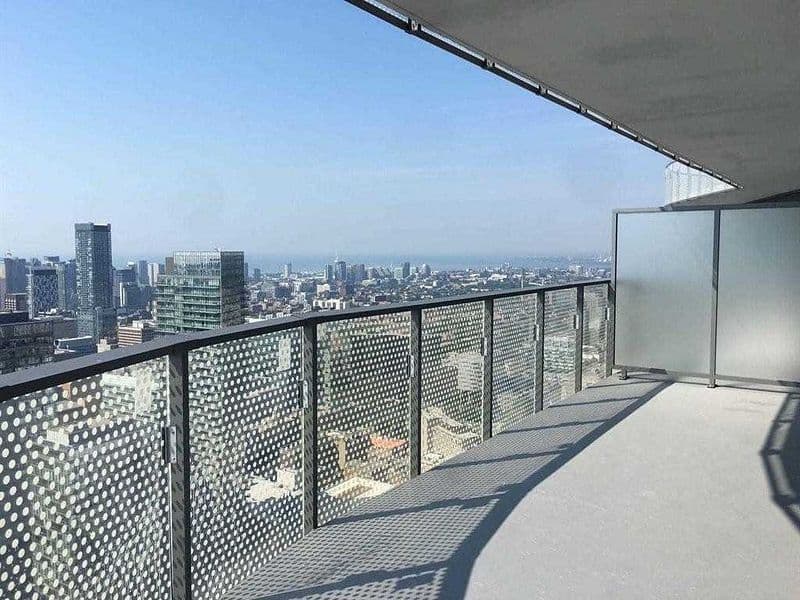 11 Wellesley Street W 3702, Toronto C01, ON M4Y 1E8